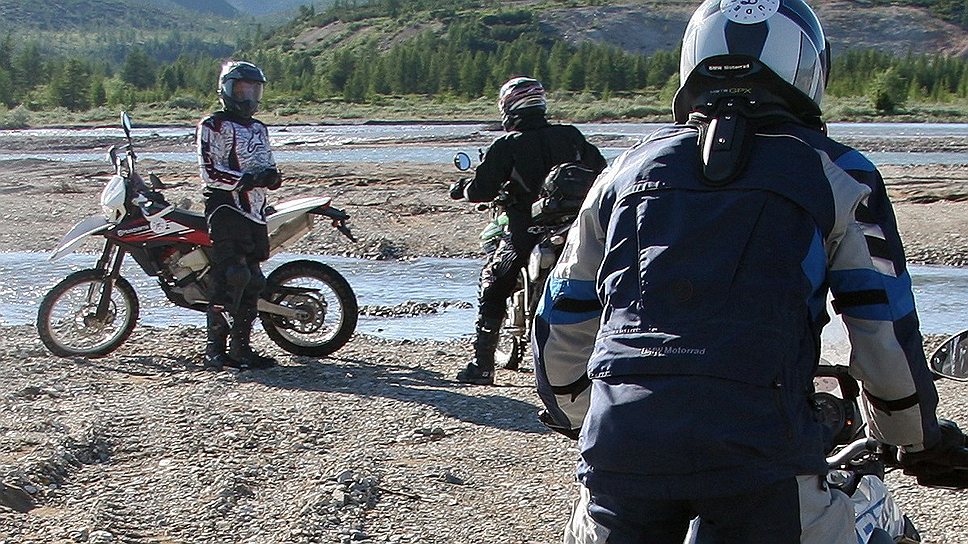 Первая водная преграда показалась для мотоциклистов действительно сложным препятствием, но спустя несколько дней байкеры уже смеялись над этими небольшими речками