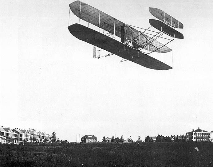 1909 год. На вооружение армии США принят первый военный самолет, построенный братьями Райт