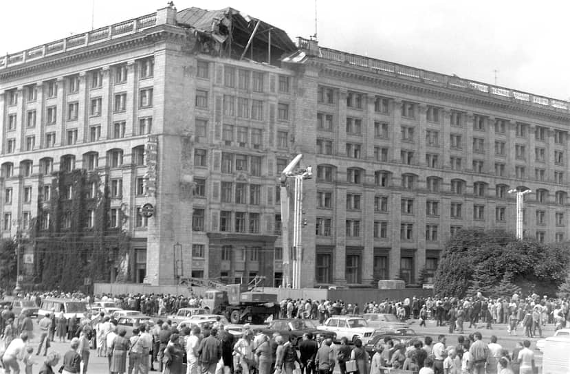 1989 год. В Киеве обрушился фронтон Киевского главпочтамта. В результате происшествия погибли 11 человек
