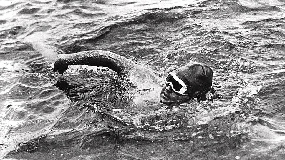 1926 год. 19-летняя Гертруда Эдерле первой из женщин переплыла Ла-Манш. Расстояние 56 км девушка преодолела за 14 ч. 31 мин., улучшив прежний результат мужчин на 1 ч. 59 мин.
