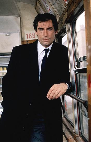 1986 год. Тимоти Далтон был выбран исполнителем роли Джеймса Бонда в 15-м фильме о похождениях секретного агента 007