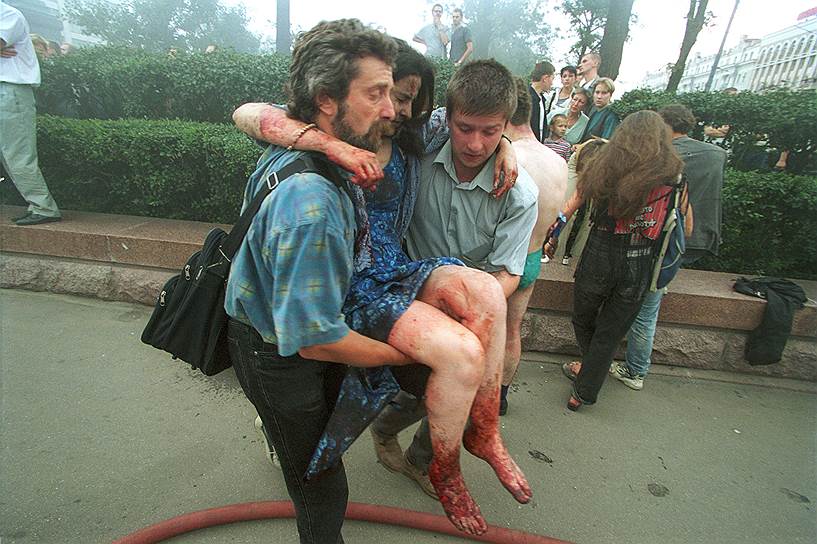 8 августа 2000 года — взрыв в подземном переходе на Пушкинской площади в Москве. Самодельное взрывное устройство мощностью 800 г в тротиловом эквиваленте было начинено винтами и шурупами и спрятано в хозяйственную сумку, оставленную у торгового павильона. 13 человек погибли, 61 человек ранен. До сих пор остается неизвестным, кто стоял за организацией теракта