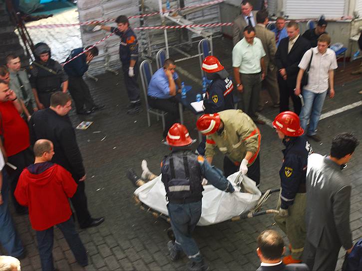 21 августа 2006 года — взрыв на Черкизовском рынке в Москве. Погибли 14 человек, 61 человек был ранен. Следствие установило, что организаторы и исполнители теракта были членами националистической организации «Спас»