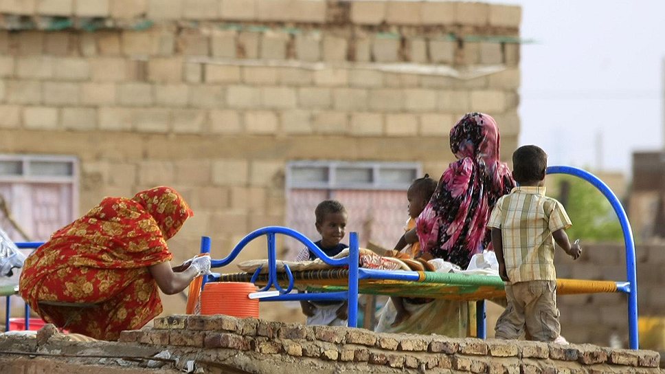 Вызванный сильными дождями разлив Нила в Судане уничтожил около 5 тыс. домов. Люди отрезаны водой от цивилизации и лишены доступа к питьевой воде