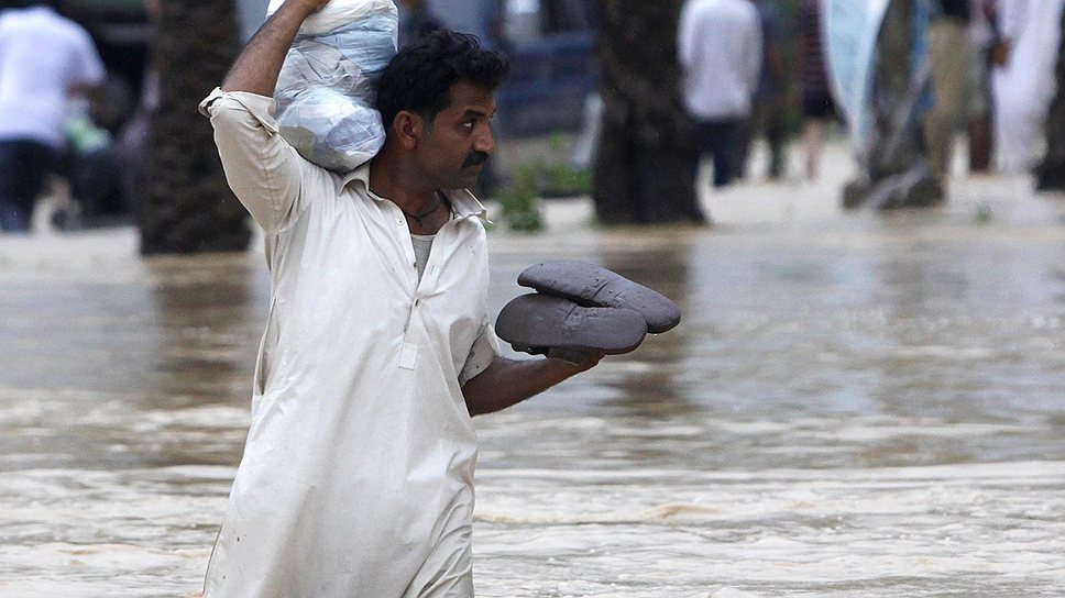 Обрушившееся на Пакистан и Афганистан наводнение вызвано сезонными муссонными ливнями. Поскольку через этот район протекает несколько рек, сильные паводки в этой местности не редкость