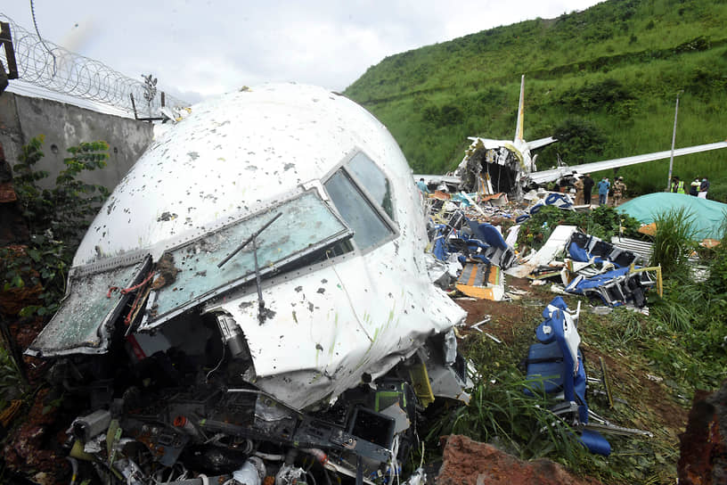 2020 год. Произошла катастрофа самолета Boeing 737-8NG авиакомпании Air India в городе Кожикоде (Индия). 21 из находившихся на его борту 190 человек — погибли 