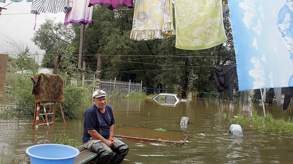 В связи с наводнением на Дальнем Востоке власти города рассматривают возможность эвакуации людей. Несмотря на то, что в некоторых регионах уже введен режим ЧС, горожане сохраняют спокойствие
