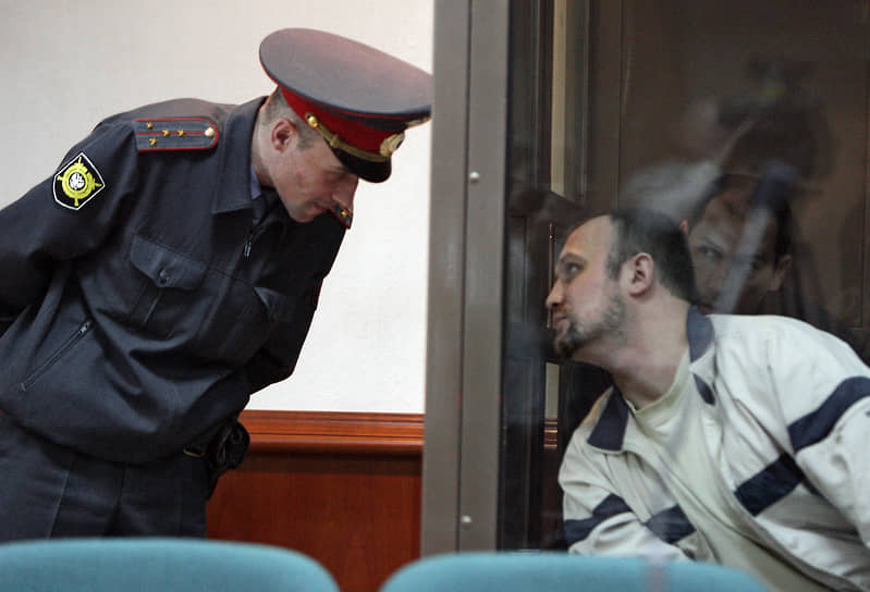 Олег Пылев (на фото) был задержан в 2002 году в Одессе, Андрей Пылев — в 2003 году в Испании. Олег Пылев был приговорен к 24 годам лишения свободы, Андрей — к 21 году