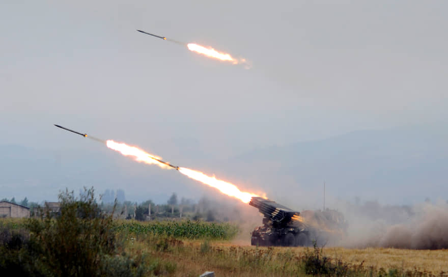 Однако уже через несколько часов после заявления Михаила Саакашвили грузинская артиллерия открыла шквальный огонь по Цхинвалу 