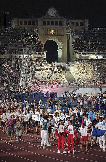 1992 год. Закрытие XXV Летней Олимпиады в Барселоне (Испания), на которой объединенная команда из 12 бывших республик СССР заняла первое место