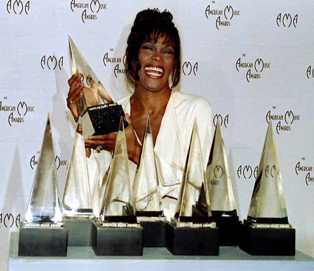 Уитни Хьюстон входит в Книгу рекордов Гиннесса как артистка с самым большим количеством наград. За свою карьеру певица стала лауреатом более 400 наград, включая 7 премий «Грэмми», 31 награду Billboard Music Awards, 22 награды American Music Awards, семь наград Soul Train Music Awards, 16 наград NAACP Image Awards, по одной награде Emmy, BET Lifetime Achievement Award и множество других премий