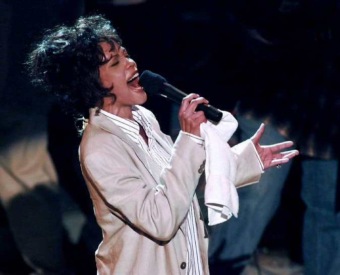 Уитни Хьюстон стала первой артисткой, выпустившей национальный гимн в качестве поп-хита — в январе 1991 года она исполнила «The Star Spangled Banner» перед финальным матчем чемпионата страны по американскому футболу. Средства, полученные от продажи сингла, певица пожертвовала американскому Красному Кресту. После терактов 11 сентября песня была перевыпущена 