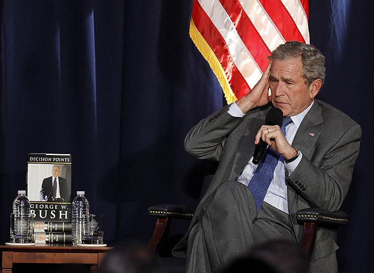 Во время предвыборной кампании в 2000 году тогда еще будущий президент Джордж Буш-младший шепнул своему напарнику Дику Чейни: «Смотри, это Адам Клаймер из The New York Times — первостатейная задница»