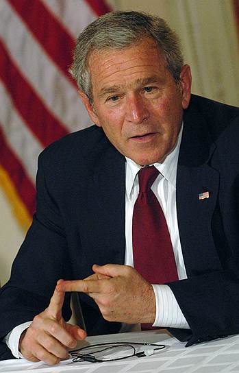 17 июля 2006 года на саммите G8 в Санкт-Петербурге президент США Джордж Буш-младший, обращаясь к премьер-министру Великобритании Тони Блэру, сказал: «Как только Сирия и &quot;Хезболла&quot; перестанут замешивать там (на Ближнем Востоке.— &quot;Ъ&quot;) дерьмо, все это закончится». Также президент США поблагодарил британского премьера за подаренный свитер, сообщил, что предпочитает диетическую кока-колу, и пожаловался на слишком длинные речи некоторых лидеров на саммите