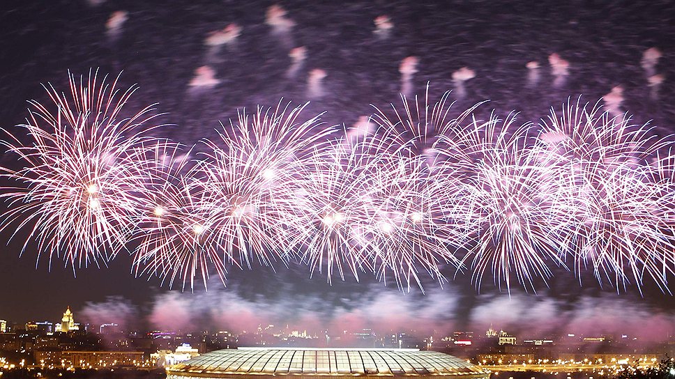 Официальная церемония открытия московского чемпионата завершилась грандиозным фейерверком над «Лужниками»