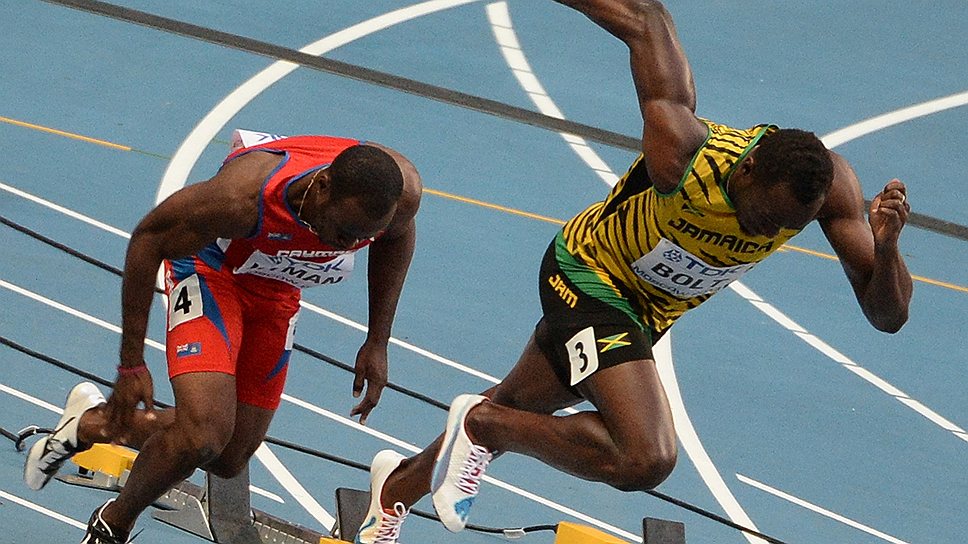 Соревнования в рамках чемпионата начались 10 августа, еще до официальной церемонии открытия. Программу первого дня закрыл ямайский спринтер, «человек-молния» Усейн Болт (в центре), вышедший в полуфинал