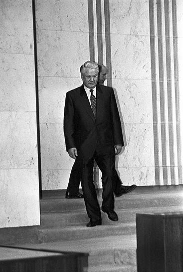 1992 год. Президент России Борис Ельцин подписал указ, который дал старт чековой приватизации 