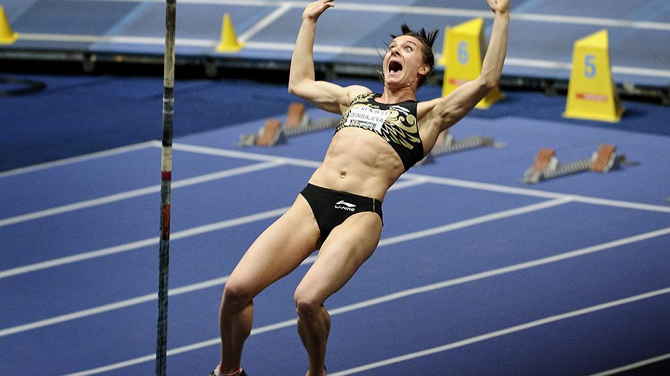 23 февраля 2012 года на гран-при Стокгольма установила новый мировой рекорд в помещении — 5,01 м