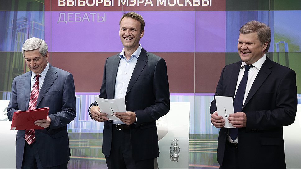 Кандидаты в мэры Москвы Иван Мельников (слева), Алексей Навальный (в центре) и Сергей Митрохин