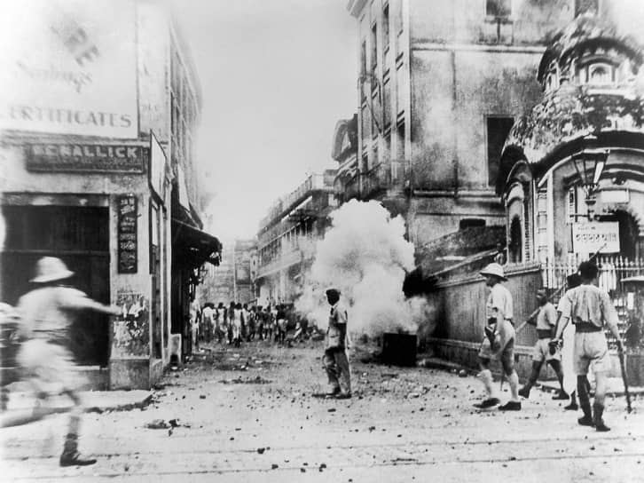 1946 год. В индийском городе Калькутта прошли общенациональные протесты индийской мусульманской общины, что привело к массовым столкновениям между мусульманами и индуистами («День прямых действий» или «Калькуттские убийства 1946 года»). Погибли более 4 тыс. человек