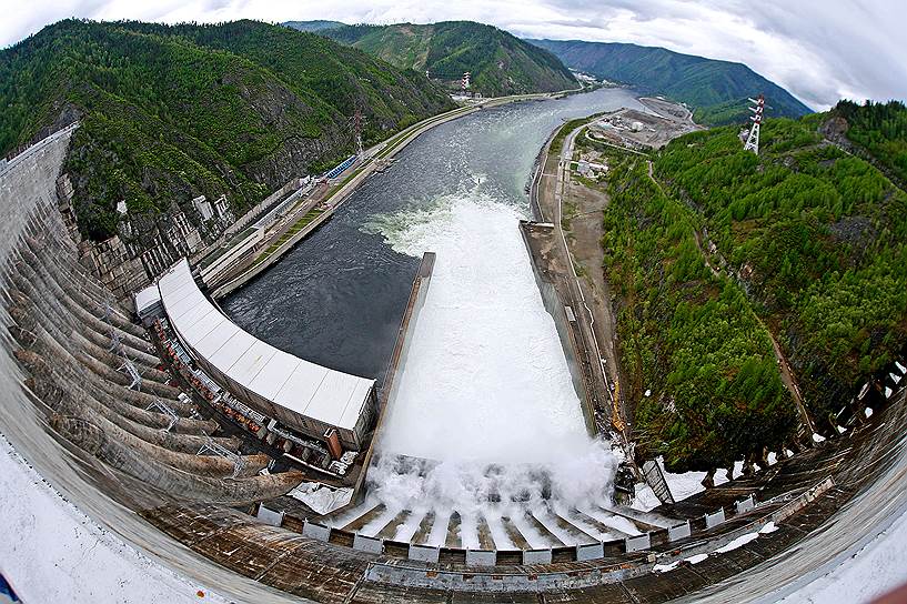 Саяно-Шушенская ГЭС считается самой мощной гидроэлектростанцией в России и седьмой среди ныне действующих гидроэлектростанций в мире. Свое название станция получила от Саянских гор и села Шушенское, которое получило известность как место ссылки Владимира Ленина