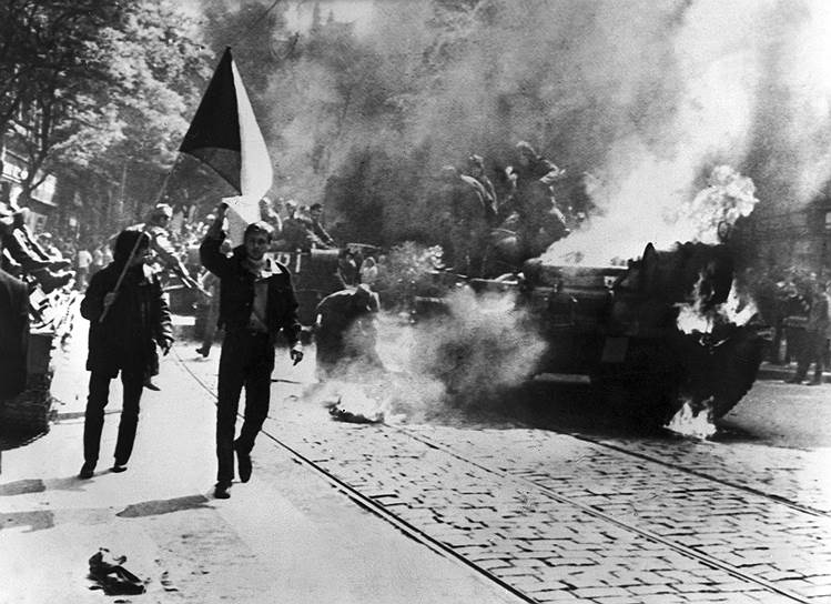 1968 год. В ночь на 21 августа в Чехословакию были введены войска стран, входивших в Организацию Варшавского договора (ОВД)