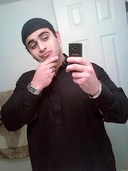 12 июня 2016 года сын выходцев из Афганистана Омар Матин совершил крупнейший в истории США массовый расстрел граждан в гей-клубе города Орландо (штат Флорида). В результате стрельбы было убито 49 человек и еще 53 получили ранения. Незадолго перед расправой Омар Матин позвонил по номеру 911 и заявил о  своей приверженности к «Исламскому государству»