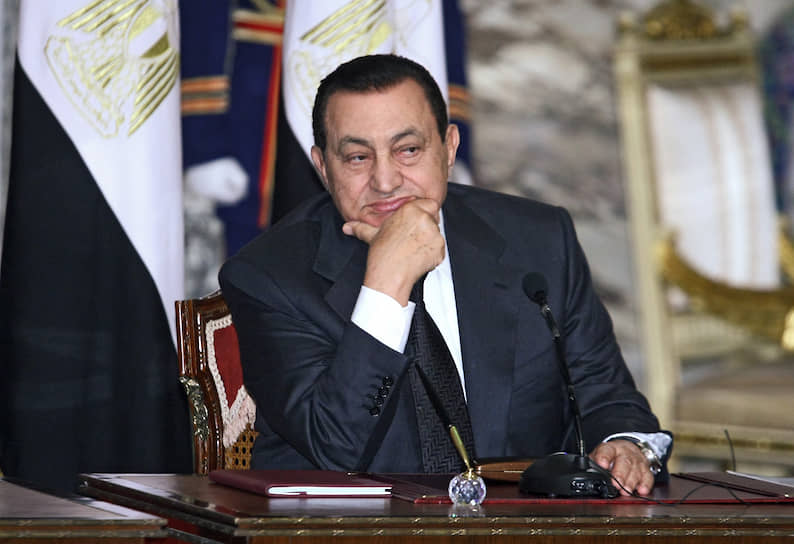 10 февраля 2011 года в результате народных волнений Хосни Мубарак передал часть президентских полномочий вице-президенту Омару Сулейману. Демонстранты требовали отмены чрезвычайного положения, решения экономических проблем, свободы слова и сменяемости власти
