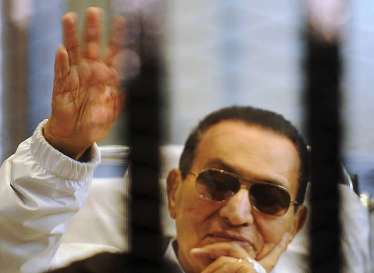 9 мая 2015 года на повторном процессе по делу «о президентских дворцах» Хосни Мубарак и его сыновья были приговорены к трем годам тюрьмы и штрафу. Однако с учетом времени, проведенного обвиняемыми в заключении, об окончании срока было объявлено уже 13 мая того же года