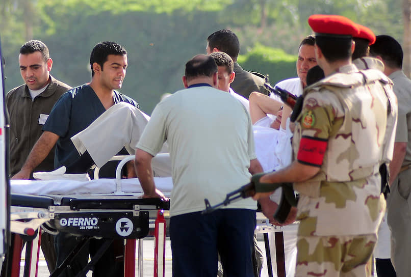 22 августа 2013 года прокуратура дала указание руководству тюрьмы «Тора» в Каире освободить Хосни Мубарака из-под стражи после пересмотра его коррупционных дел. По данным на 2011 год, СМИ оценивали состояние экс-президента в $70 млрд