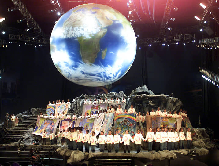 2002 год. В Йоханнесбурге (ЮАР) открылся Саммит Земли, организованный при поддержке ООН. Саммиты Земли — это встречи мировых лидеров каждые 10 лет, организуемые с 1972 года с целью определения путей стимулирования устойчивого развития на глобальном уровне
