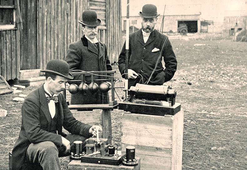 1858 год. Отправлена первая новость при помощи трансатлантической телеграфной связи