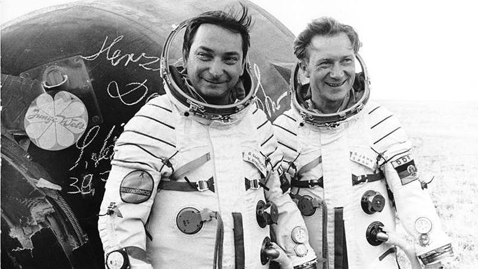 1978 год. Зигмунд Йен (справа) становится первым германским космонавтом на борту корабля «Союз-31»