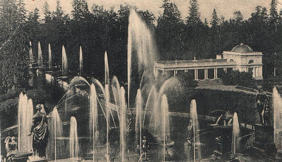 1723 год. В Петергофе начал работать комплекс фонтанов