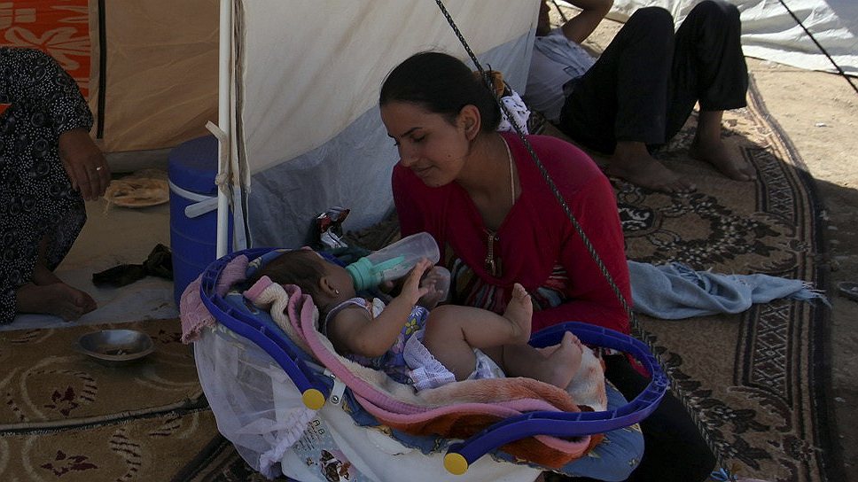 Тысячи беженцев из Сирии были вынуждены провести холодную зиму в палатках на границе Сирии и Иордании, страдая от плохих погодных условий