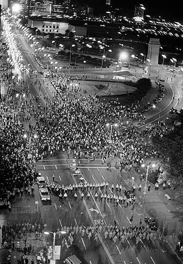 1968 год. Йиппи (леворадикальная «Международная молодежная партия») во время съезда Демократической партии США в Чикаго организовала протесты против политики США, в частности против войны во Вьетнаме