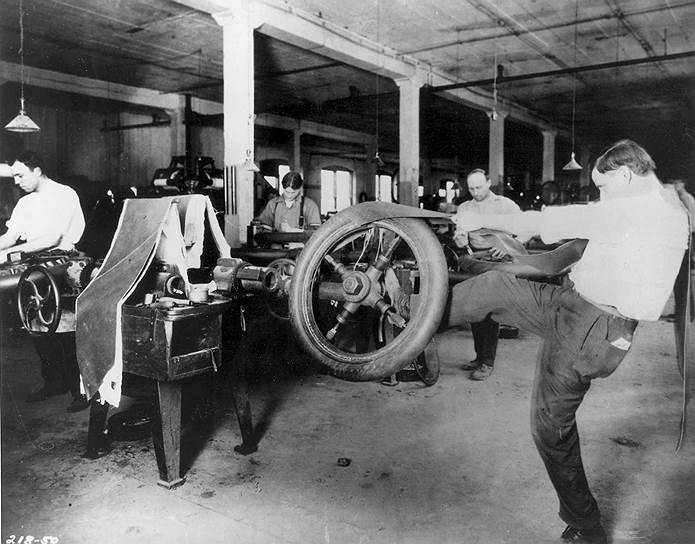 1898 год. В Огайо (США) основана компания по производству автомобильных шин Goodyear 