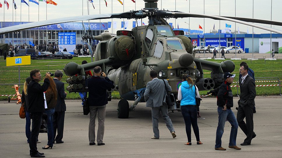 В первый день работы МАКСа, холдинг «Вертолеты России»  и колумбийская Vertical de Aviacion подписали контракты на поставку пяти вертолетов Ми-171А1 и пяти вертолетов Ка-62
