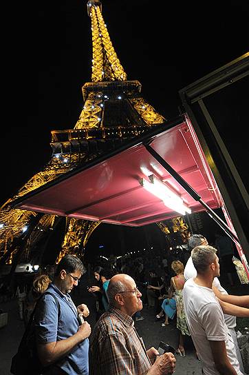 1993 год. В Париже на Эйфелеву башню поднялся 150-миллионный посетитель
