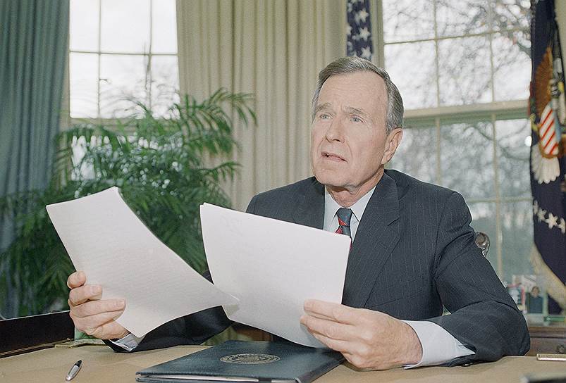 В конце 1992 года президент США Джордж Буш-старший выразил готовность отправить в Сомали американские войска на фоне разразившегося в стране гуманитарного кризиса