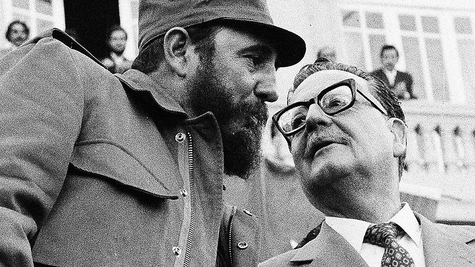 В 1972 Альенде выступил на Генеральной Ассамблее ООН с заявлением о международной агрессии, ведущуюся против его страны. Делегаты стоя аплодировали ему несколько минут. В тот же год он посетил Советский Союз, Мексику, Колумбию и Кубу, где сблизился с Фиделем Кастро. В период 1971 – 1973 годов Кастро написал ему шесть конфиденциальных писем, предупреждая о заговоре 