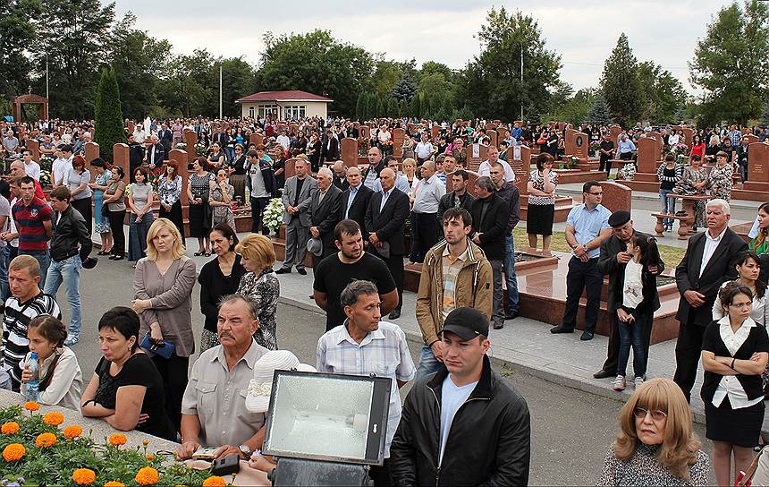 В мемориальном комплексе «Город Ангелов» под звуки метронома были зачитаны имена погибших
