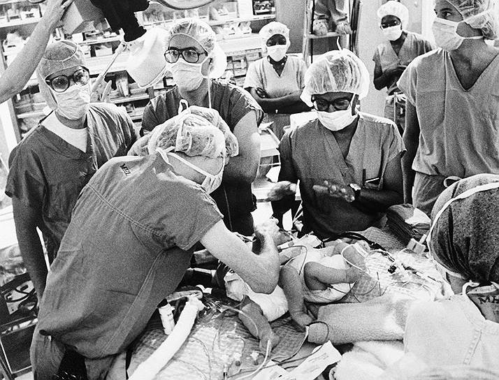 1987 год. В Балтиморе впервые хирургическим путем разъединены сиамские близнецы