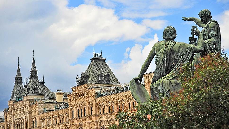 1817 год. В Москву из Санкт-Петербурга прибыл памятник Минину и Пожарскому