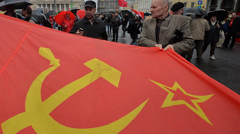 КПРФ проводила митинг с кандидата в мэры Москвы Ивана Мельникова на площади Революции  
