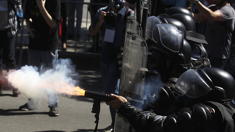 Для разгона демонстрантов бразильская полиция применила слезоточивый газ