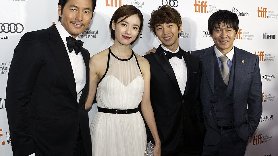 Актеры Чон У Сон, Хан Хе Джу, Ли Джун-хо и Сол Кун-Гу на премьере фильма &quot;Холодные глаза&quot;