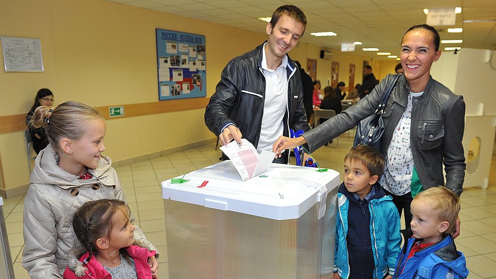 Выборы мэра Москвы. Голосование на избирательном участке в средней образовательной школе №1448