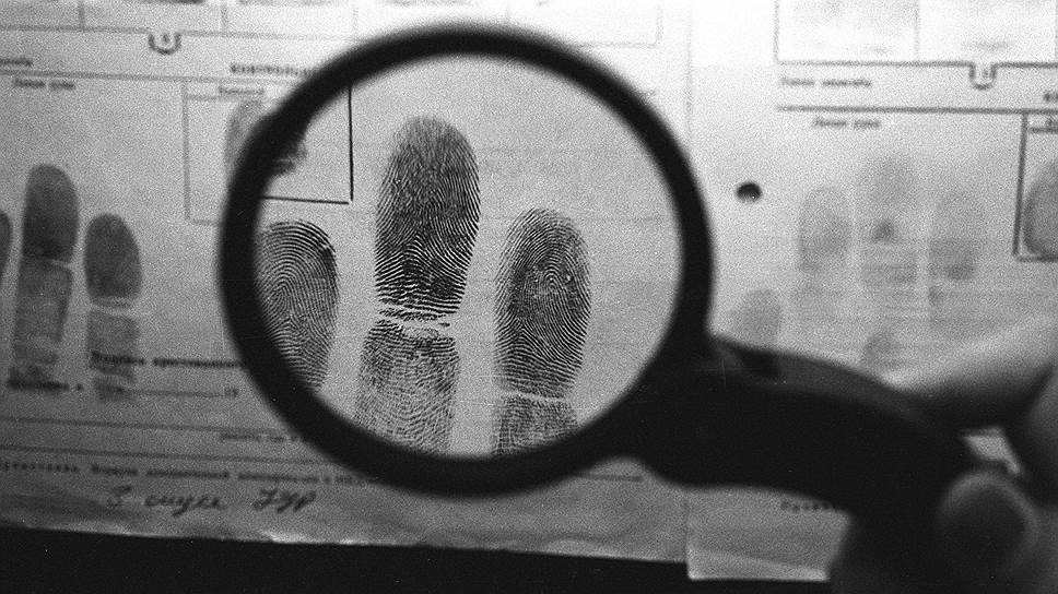1902 год. В Великобритании впервые в качестве доказательства вины обвиняемого были использованы его отпечатки пальцев с места преступления
