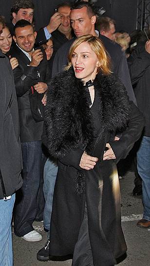 2006 год. В рамках Confessions Tour Мадонна впервые посетила Россию, выступив в Москве на стадионе «Лужники»
